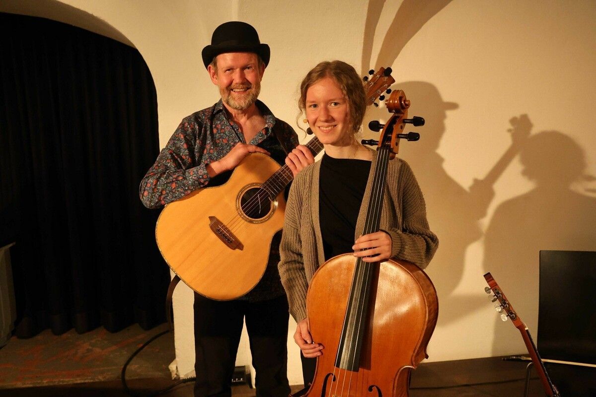Konrad Bönig und Tochter Nora begeisterten viele Besucher im Theater am Saumarkt. ⇒AME (2)