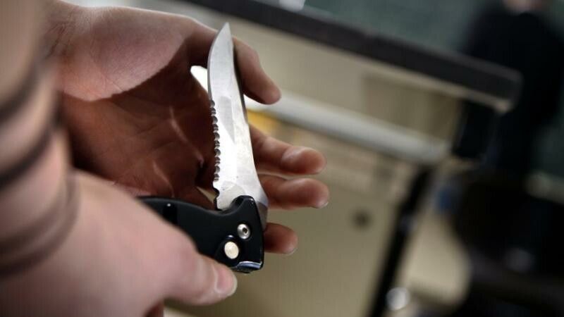 Laut Angaben des jugendlichen Opfers handelte es sich bei der Tatwaffe um ein Taschenmesser.⇒symbol/dpa