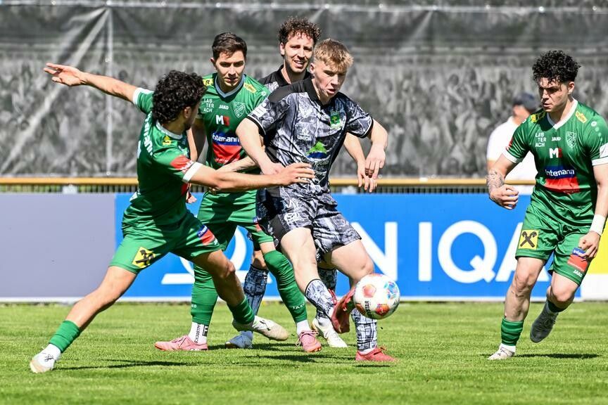 Lauterach gegen FC Lustenau spielen um die Ehre und neue Verträge. ⇒serra