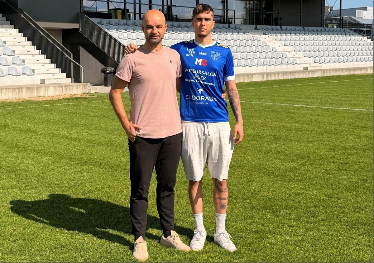 Lauterach-Sportchef Zlatko Jurcevic mit Tormann Tyler Ryan Linder.⇒vn/tk