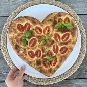 Herzhaft zum Muttertag: Focaccia in Herzform
