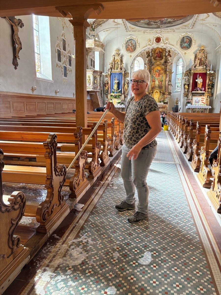 Manuela Beer organisierte den Kirchenputztag schon zum vierten Mal.⇒ VN/PFE (4)
