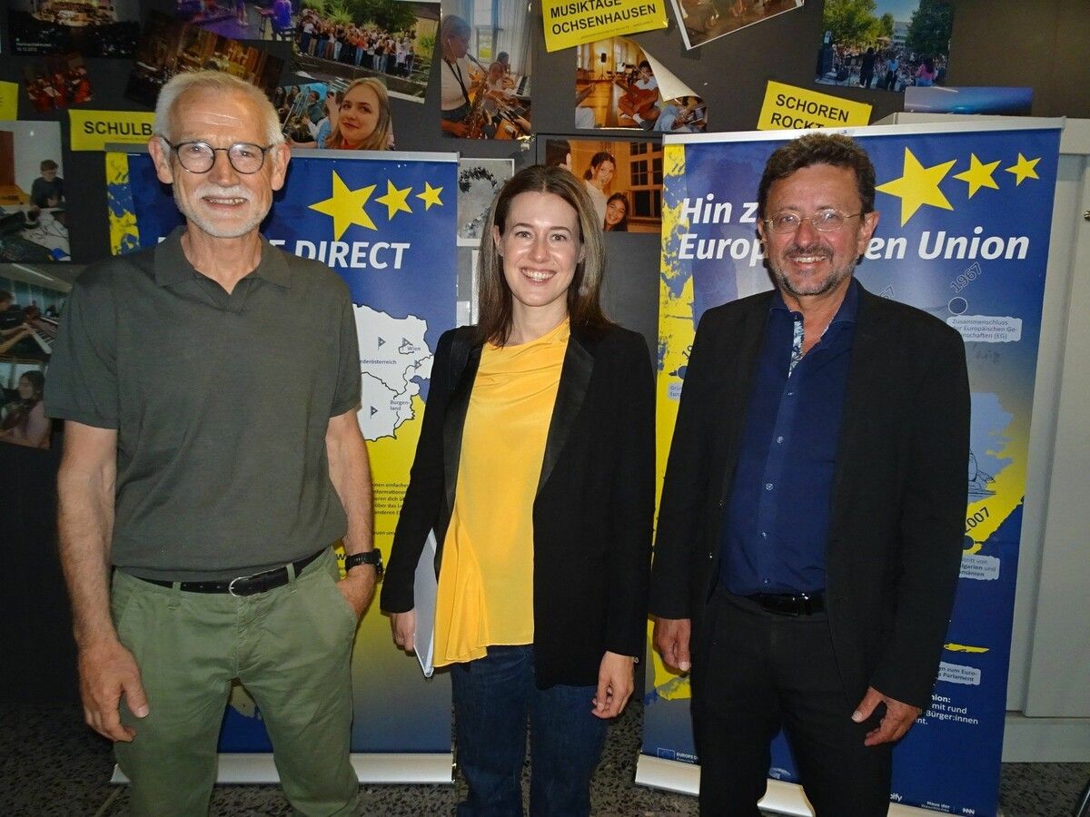 Markus Riedmann (li.) und Direktor Reinhard Sepp freuten sich, Claudia Gamon für einen spannenden Vortragsabend am Schoren begrüßen zu dürfen.⇒cth (3)
