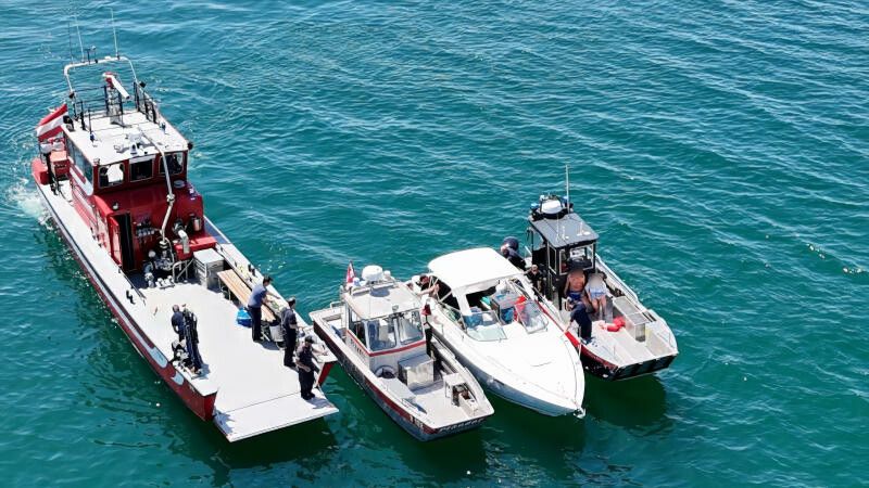 Mehrere Einsatzboote waren mit der Personenbergung nahe Lochau beschäftigt.⇒shourot