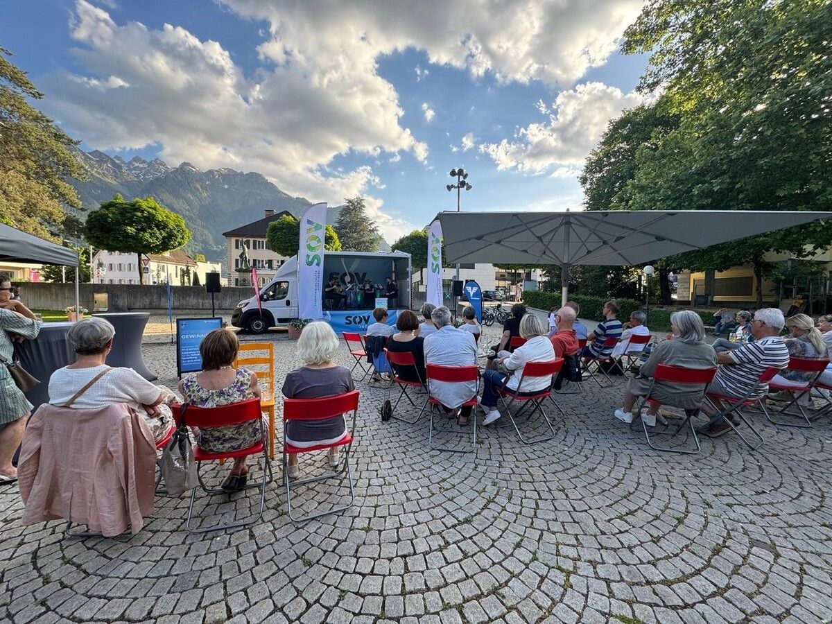 Musikalischer Sommerabend unter freiem Himmel.