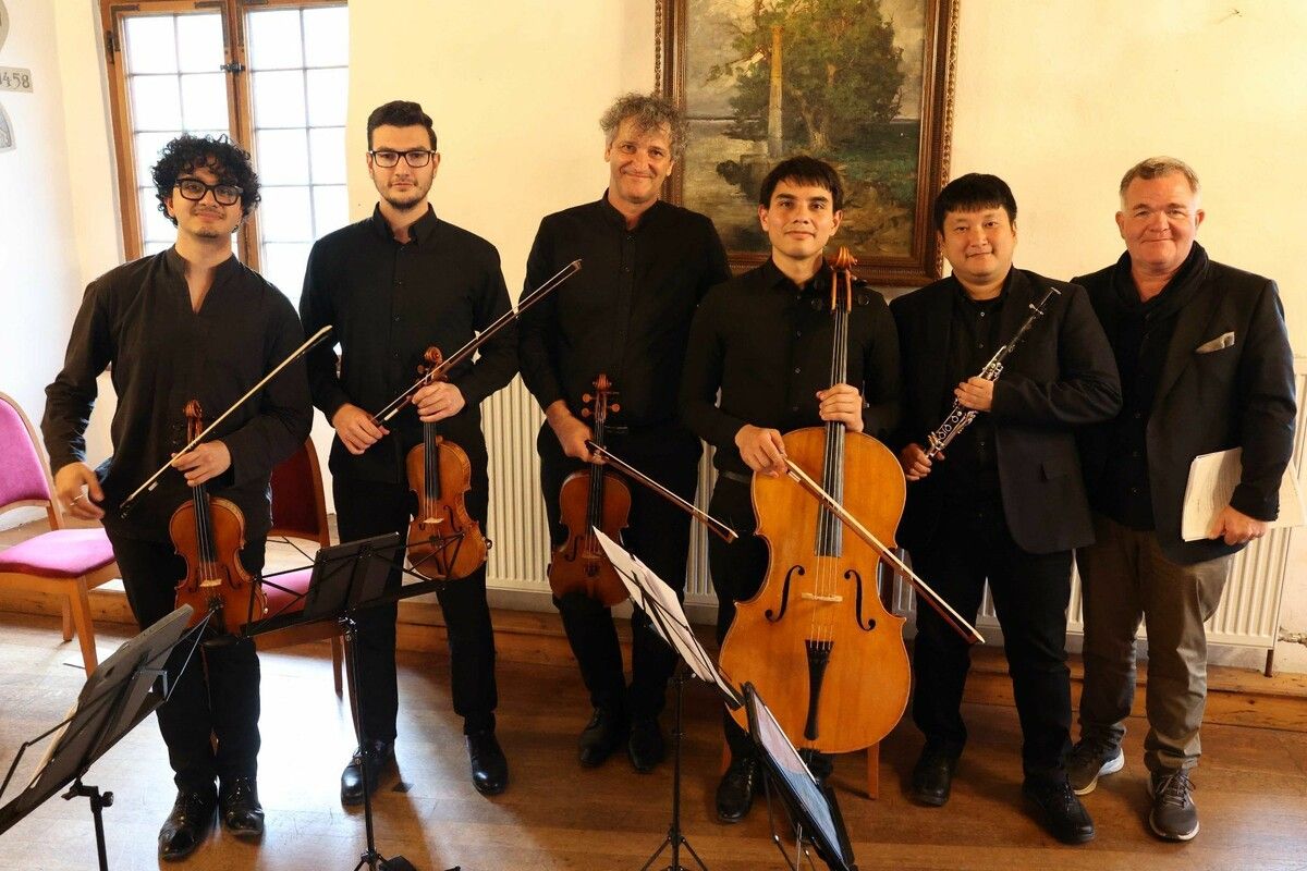 Musiker Yashar Noorozi, Leufat Bucuku, Klaus Christa, Luis Castello, Kenichi Kawabata und Schauspielstar Cornelius Obonya.