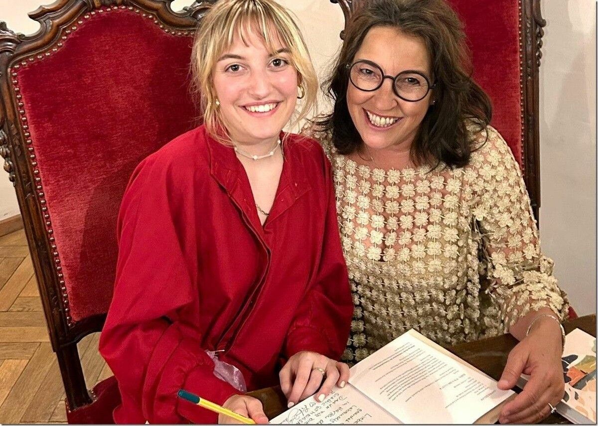 Mutter-Tochter-Projekt: Lilo Amann-Schwarz mit ihrer Tochter Zoé freuen sich über das erste gemeinsame Buch.⇒vn/tk (3)