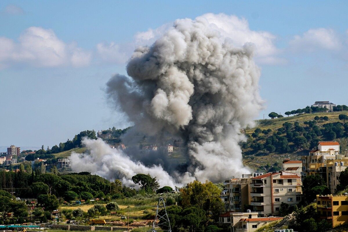 Nach einem israelischen Luftangriff im Südlibanon steigt Rauch auf. Trotz Waffenstillstands liefern sich Israel und die Hisbollah fast täglich Feuergefechte.⇒AFP