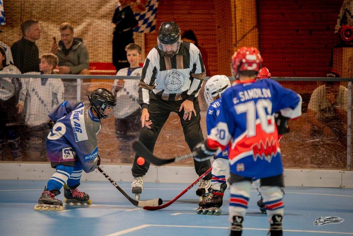 Nachwuchsteams aus drei Nationen lieferten sich in der Hockeyarena an der Ach packende Duelle. ⇒Michael Mäser