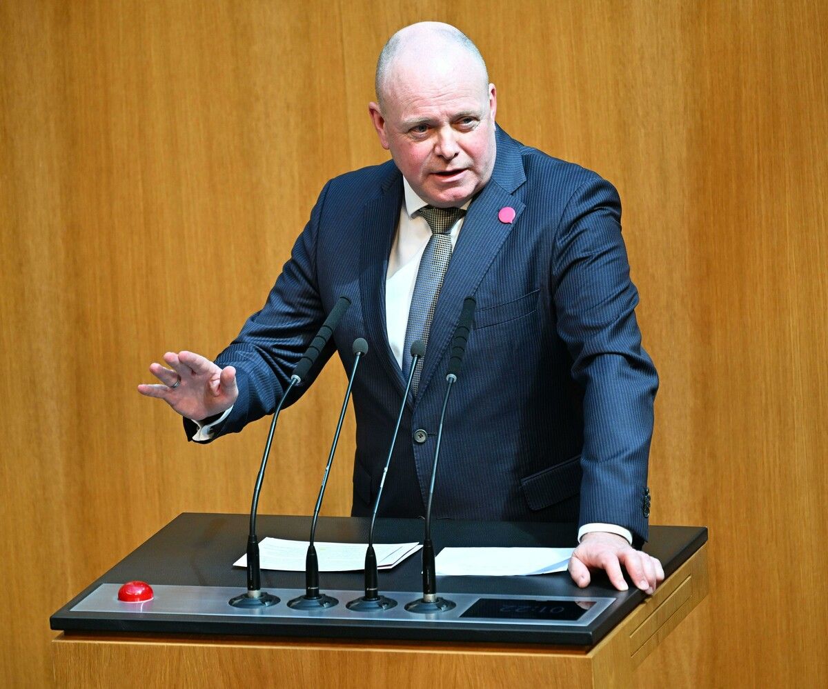 Neos-Wirtschaftssprecher Markus Hofer „Europa muss jetzt die Stopptaste drücken.“⇒