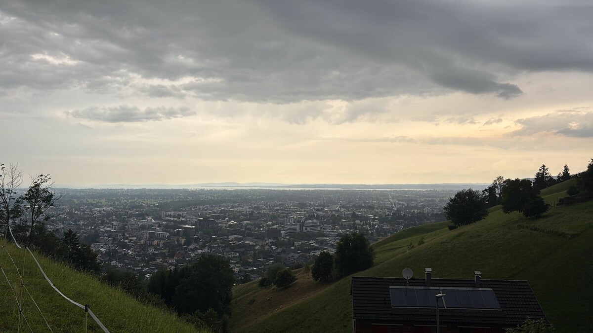 Regen zieht übers Land. Damit endet eine längere Schönwetterphase mit Temperaturen an die 30 Grad.⇒VN/Rauch
