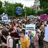 Demo gegen Kürzung der Uni-Budgets