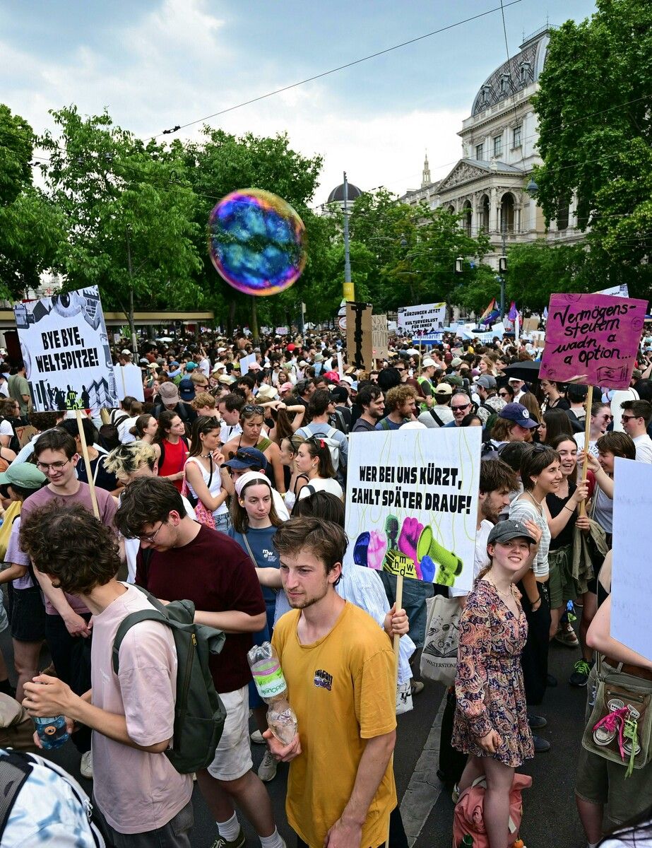 Rund 28.000 Menschen zogen aus Protest durch die Wiener Innenstadt. ⇒APA