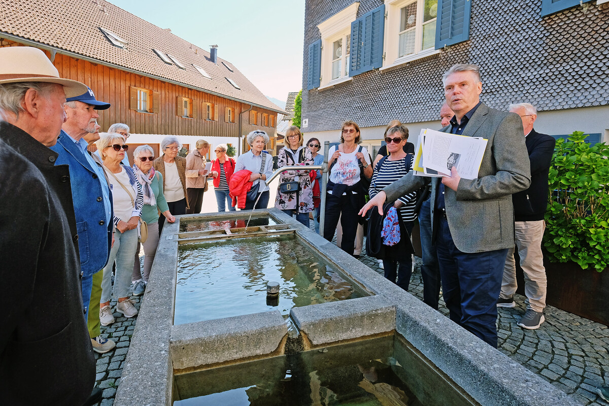 Spannende Einblicke in Geschichte und Gegenwart von Haselstauden bei der Führung mit Stadtarchivar Werner Matt. ⇒Vorarlberg 50Plus