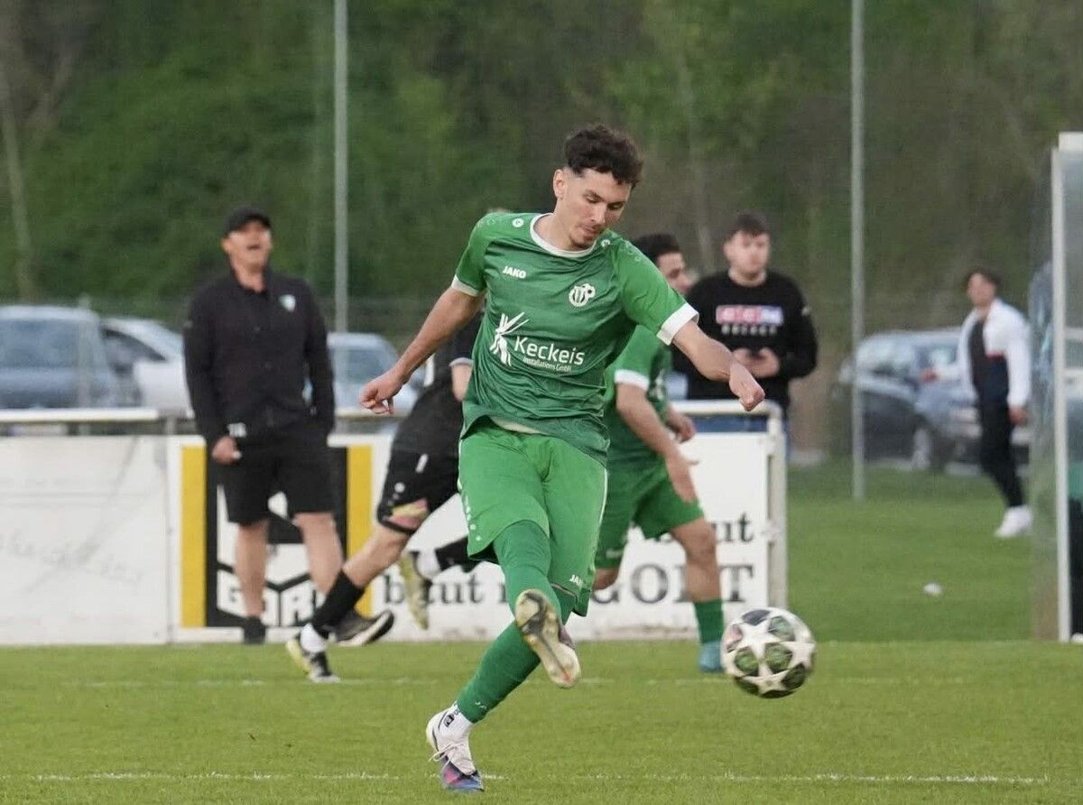 Triplepack von Damjan Cergic vom SV Frastanz in Rankweil.⇒franz kopf