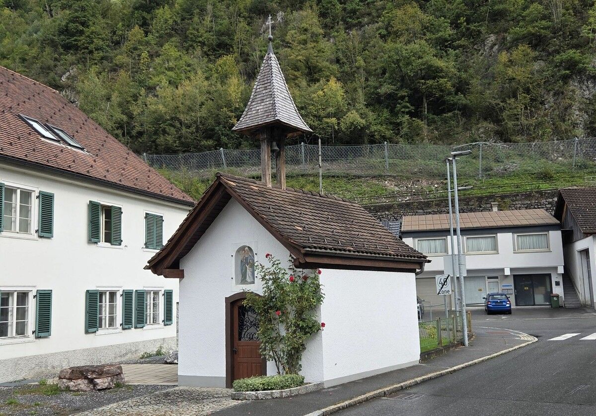 Unsichtbar und doch geschichtsträchtig: Die Kapelle in Bings birgt jahrhundertealte Geheimnisse und religiöse Spuren bis ins Mittelalter.