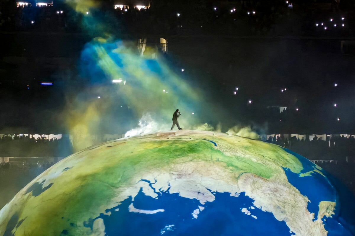 US-Rapper Kanye West trat in Istanbul auf monumentaler Bühne auf. 