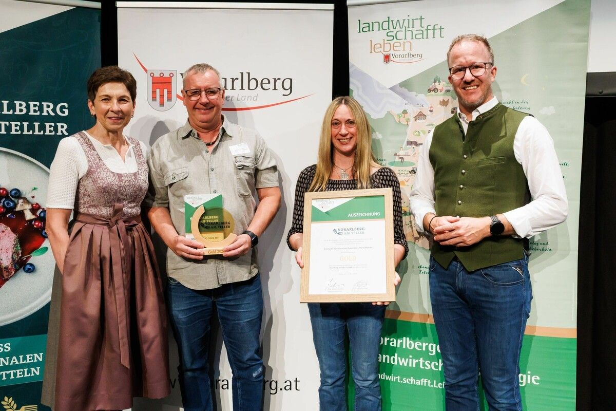 v.l.: Andrea Schwarzmann, Carl Lorünser, Julia Peter und Christian Gantner.
              ⇒
               land vorarlberg