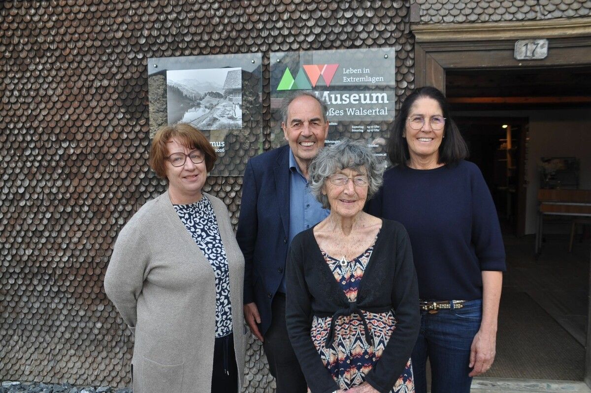 V.l.: Monika Martin, Museums-Obmann Franz-Ferdinand Türtscher, Elisabeth Burtscher und Judith Nachbaur.⇒hab