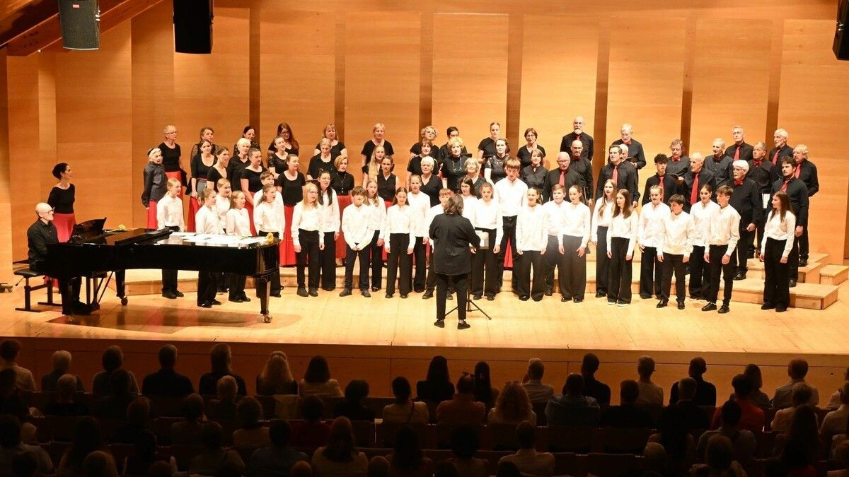 Wälder Chorgemeinschaft Egg mit Schulchor Cantoccini der MMS Lingenau: „Ich sing mein Abendlied“. ⇒Merbod Sohm (4)