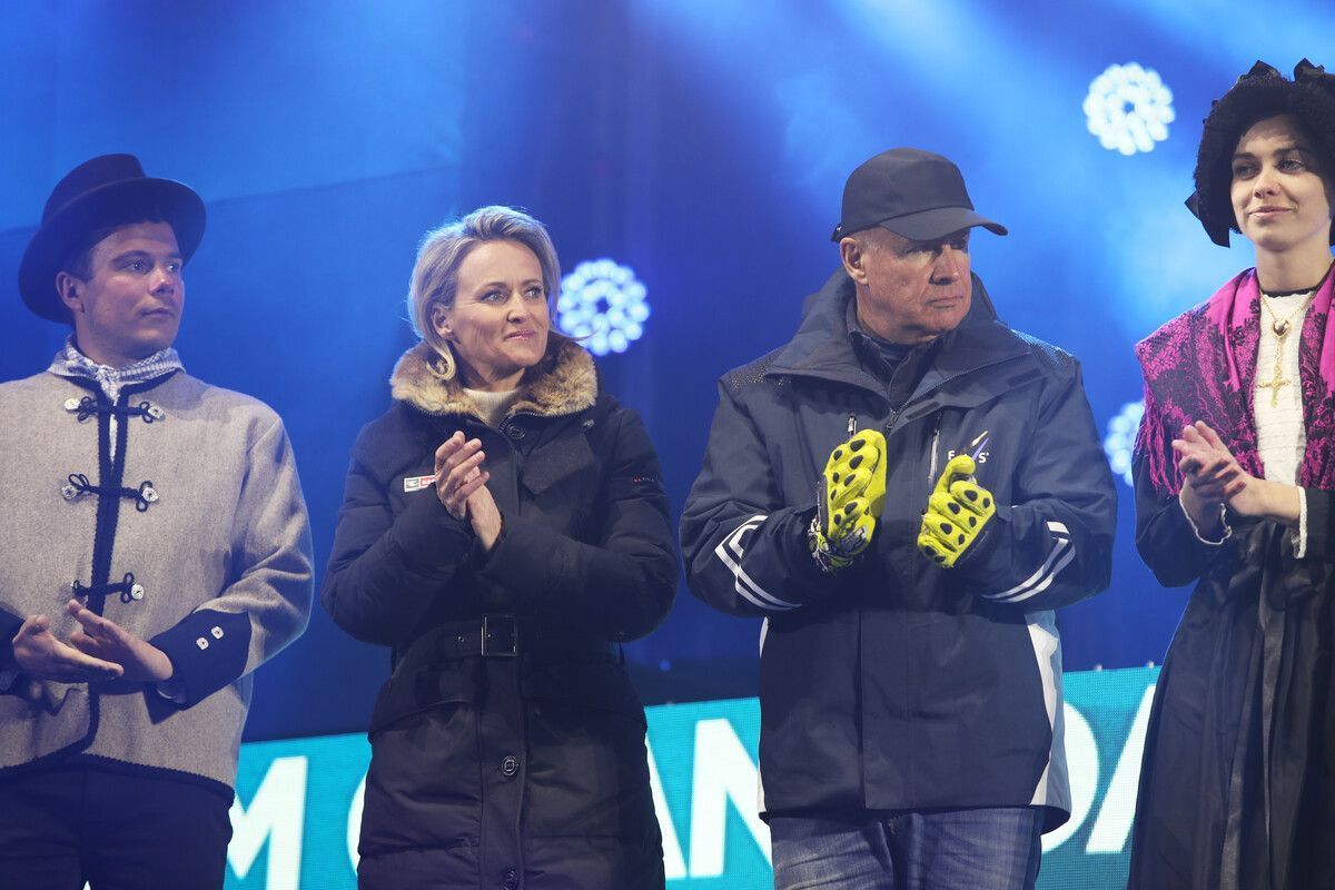 Alexandra Meissnitzer und Johan Eliasch bei der Ski-WM 2023 in Frankreich.⇒GEPA