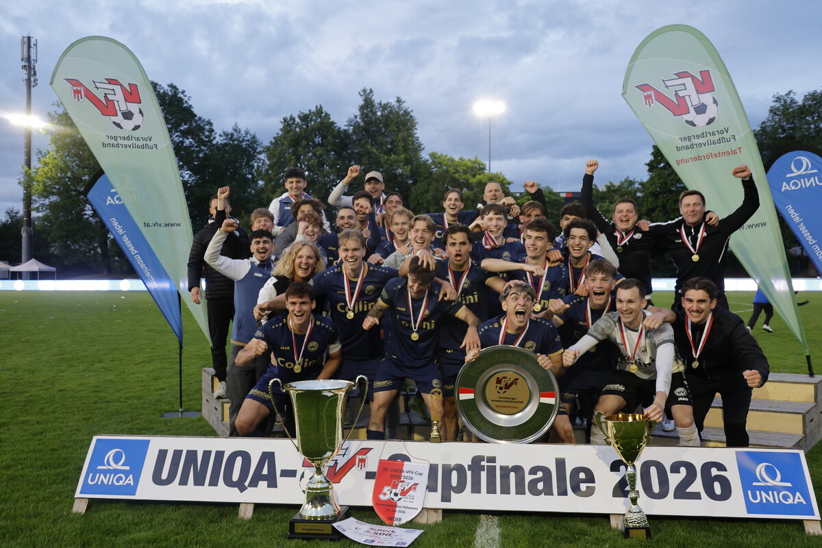 Am Ende kannte der Jubel keine Grenzen: Die VfB-Spieler feiern den Cupsieg und durften damit das Double im Vorarlberger Amateurfußball begießen.⇒Hartinger