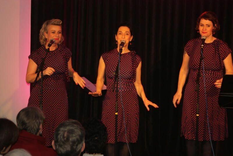 Birgit Vogelsberger, Ricki Graf, Manuela Lins-Schubert singen in Göfis.⇒ vn/tk (2)