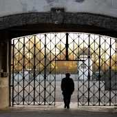 Dachau-Besuche für Schulklassen künftig förderbar