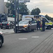 Auto rollte in Dornbirn ­gegen Straßenlaterne