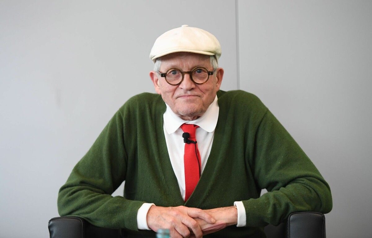 David Hockney machte Swimmingpools, Landschaften und Augenblicke zu Ikonen der Moderne. ⇒APA/dpa/Arne Dedert