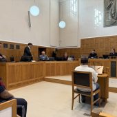 Jungen Mann im Keller sexuell missbraucht