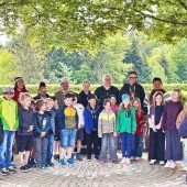 Die Welt zu Gast im ­Bucher Volksschulgarten