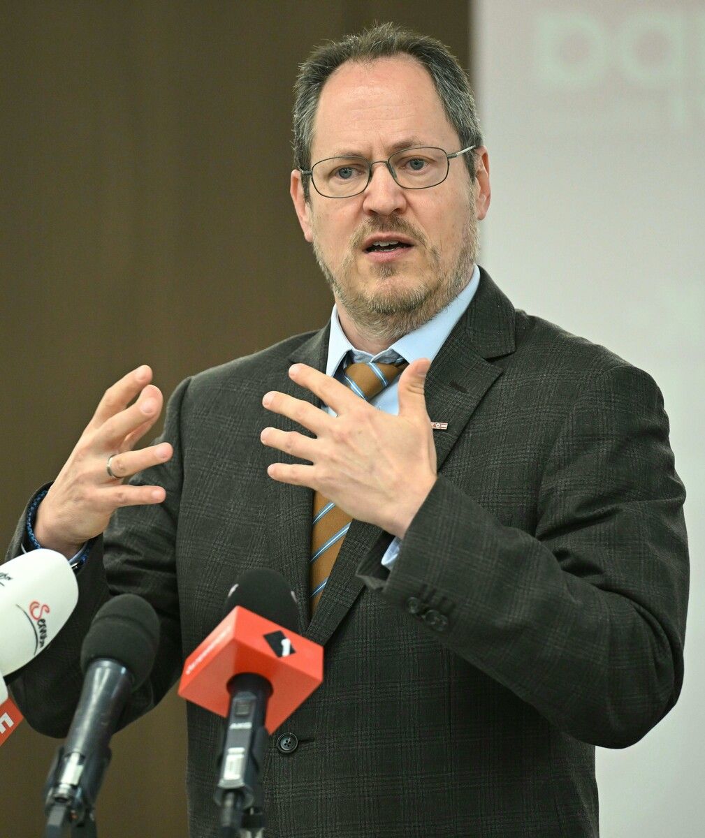 „Der Online-Handel wächst stärker als der Einzelhandel“, so Rainer Trefelik.⇒apa/fohringer