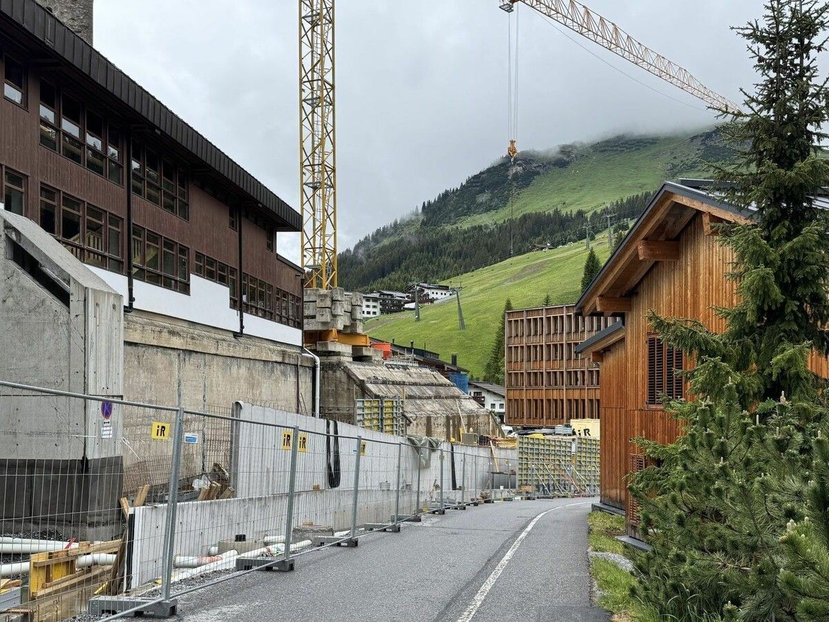 Der Weg vom „Dorfhus“ zur Apotheke und zu Dr. Muxel wird überdacht. ⇒DOS (2)