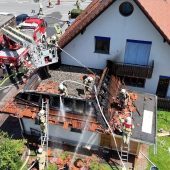 Carportbrand in Lustenau: Großer Feuerwehreinsatz