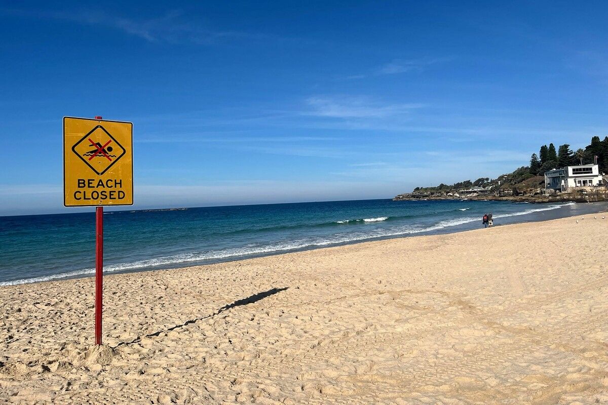 Die Frau wurde bei dem Angriff vor dem Coogee Beach schwer verletzt.⇒AFP