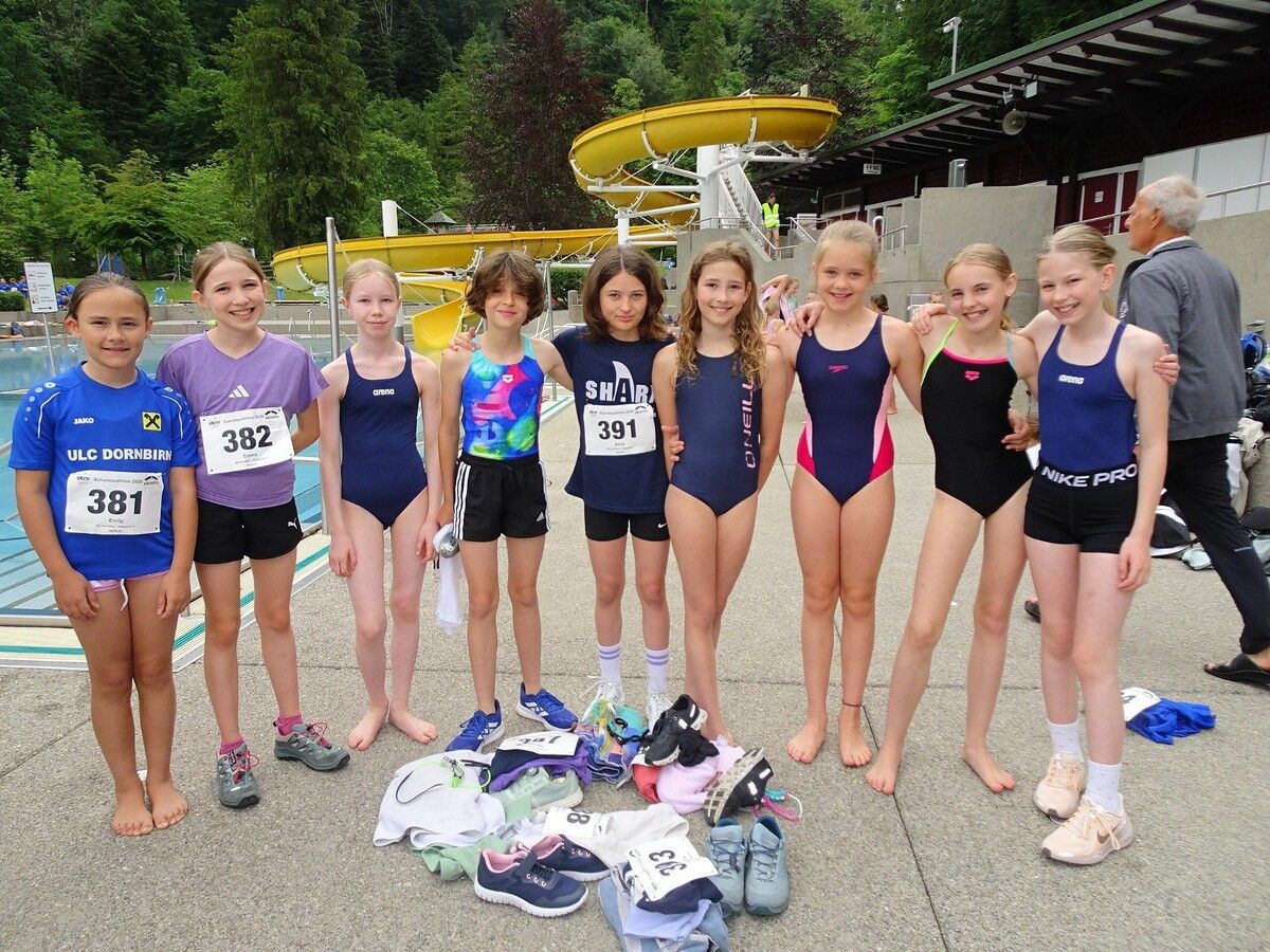 Die Mädels vom BG Dornbirn waren begeistert vom Schulaquathlon, der heuer zum 23. Mal stattfand. ⇒cth (3)