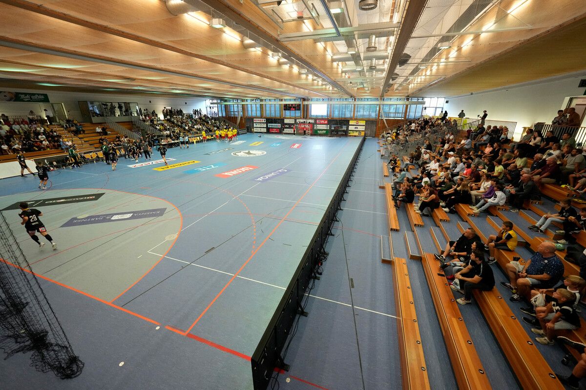Die Sporthalle Rieden gehört zu den wichtigsten Hallen des Landes. Doch ausgerechnet über der Spielfläche zeigt sich ein Problem, das die Stadt längst kennt.⇒harz