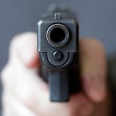 15-jährigen Jugendlichen mit Schreckschusswaffe bedroht