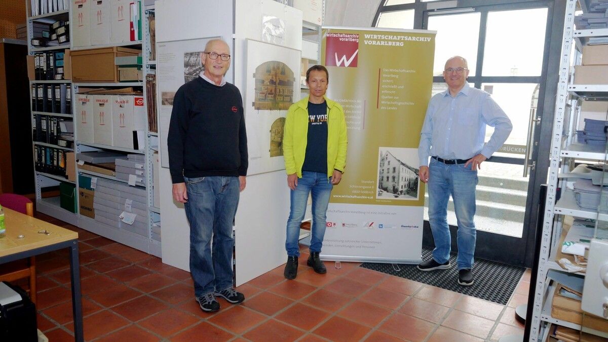 Dr. Thomas Wanger, Dr. Christian Feuerstein und Dr. Gerhard Siegl dokumentieren Wirtschaftsgeschichte im Wirtschaftsarchiv.⇒Henning Heilmann