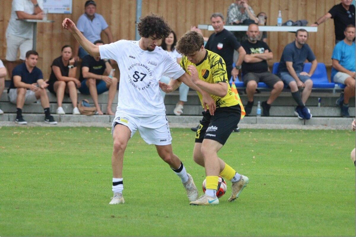 Emre Solak (l.) wechselt von Brederis nach Frastanz.⇒Thomas Knobel