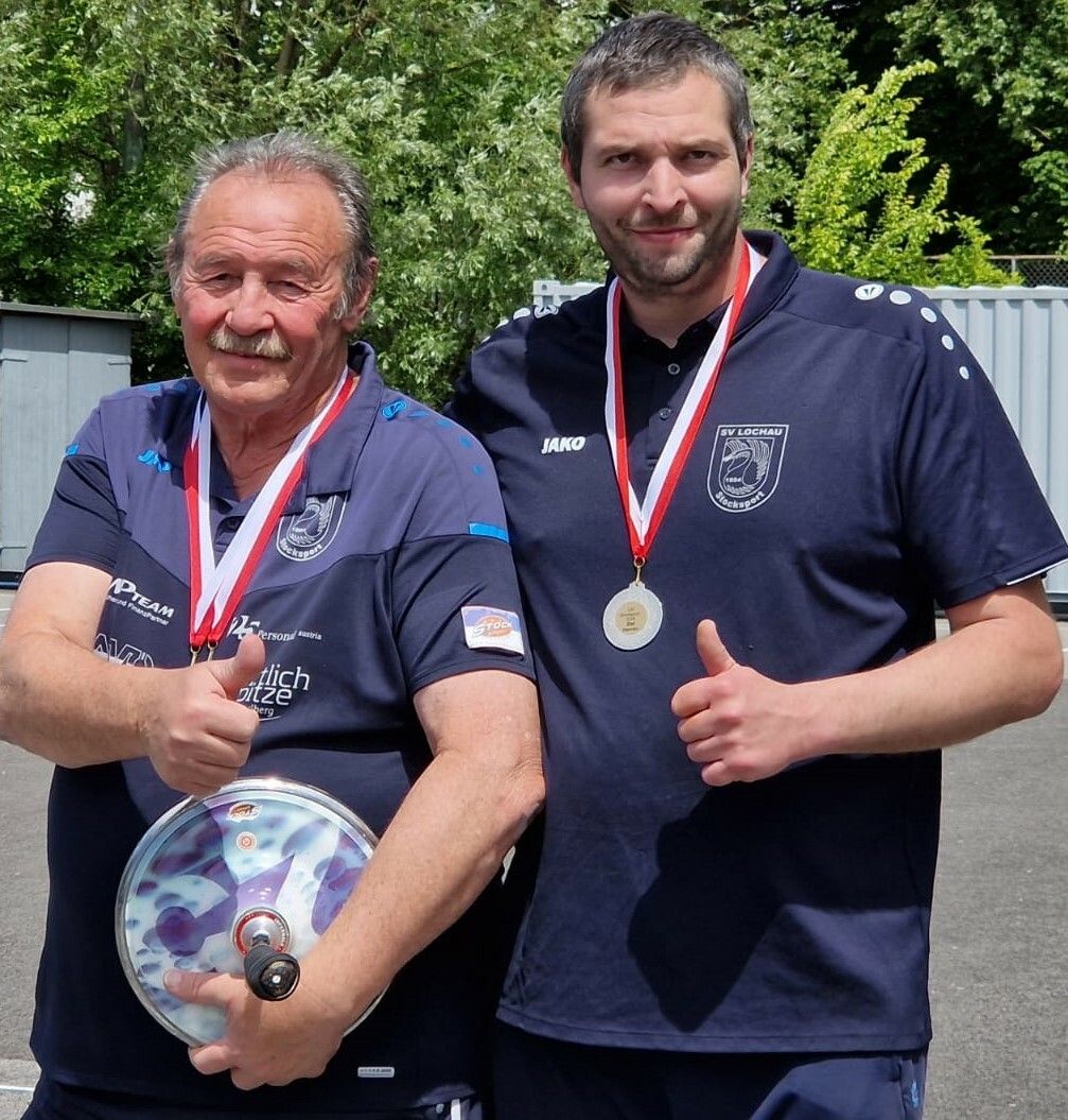 Erfolgreiche Landesmeisterschaft für die Stocksportler des SV Lochau mit zweimal Gold und einmal Silber. ⇒
⇒
SV Lochau Stocksport