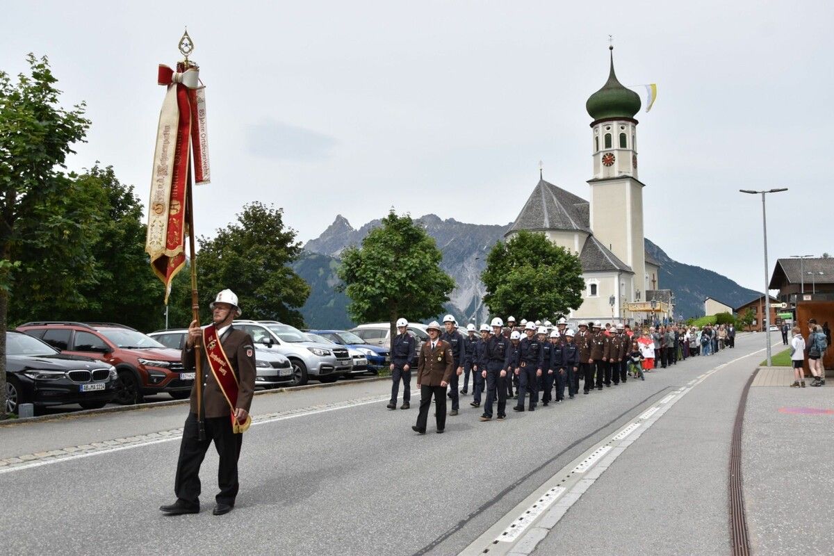 Feuerwehr und Feuerwehrjugend Bartholomäberg. ⇒SCO (3)