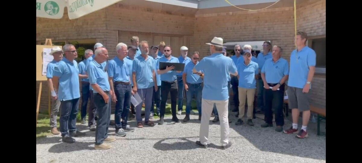 Gesangverein beim Bienenfest