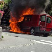 Auto in Vollbrand