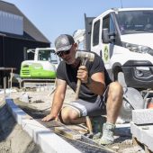 Bei 45 Grad am Pflaster: So hart ist der Arbeitstag von Andreas Bologna. »A3