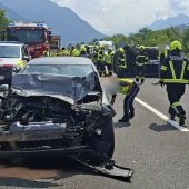 Pkw überschlägt sich auf A14