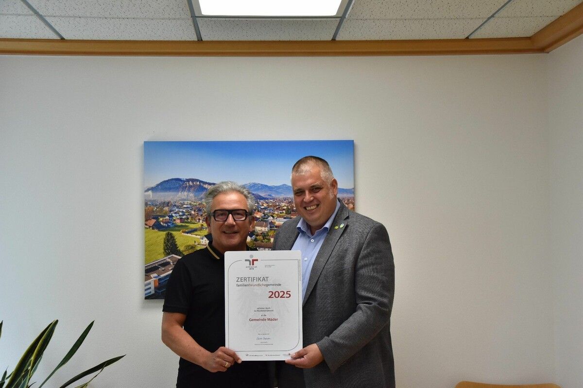 Gemeindevertreter Kurt Renner und Bürgermeister Daniel Schuster. ⇒gemeinde