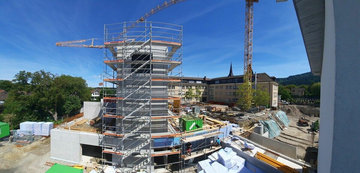Im Weitwinkel werden die Dimensionen der Großbaustelle Schulcampus mit Bruttoinvestition von über 40 Millionen Euro im Zentrum von Hörbranz besonders sichtbar.⇒mst (2)