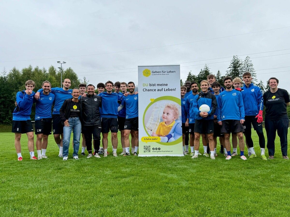 Initiatorin Cemanur Turan mit der Mannschaft von SC Göfis. ⇒thomas Knobel